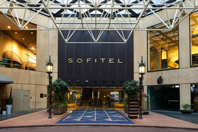 exterior-driveway-sofitel-melbourne-on-collins